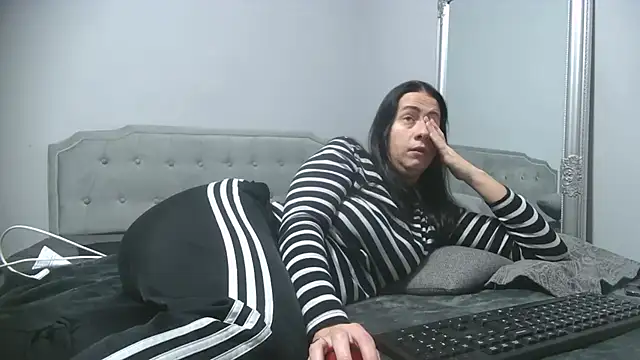 Bunnyela1 online show from 01/07/26, 09:47