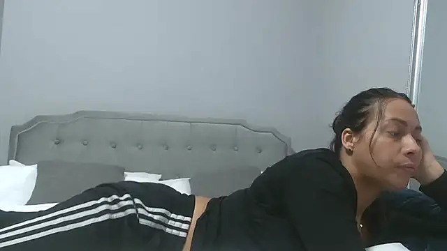 Bunnyela1 online show from 11/10/25, 04:34