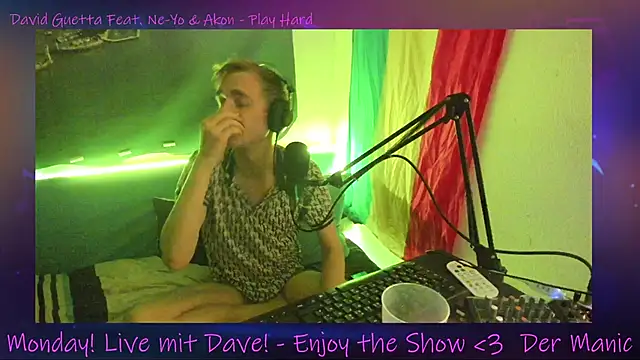 Snapshot of DaveLindau chatting on 10/13/25, 06:42 DaveLindau online show from 10/13/25, 06:42