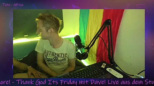 Snapshot of DaveLindau chatting on 09/12/25, 07:02 DaveLindau online show from 09/12/25, 07:02