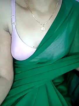 Snapshot of Nidhi_lovely chatting on 09/27/25, 04:57 Nidhi lovely online show from 09/27/25, 04:57