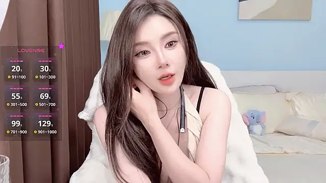 ViViennepp online show from 09/30/25, 12:22