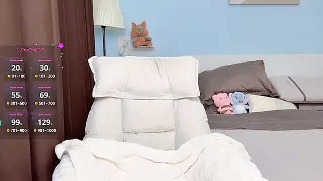 ViViennepp online show from 10/19/25, 06:32