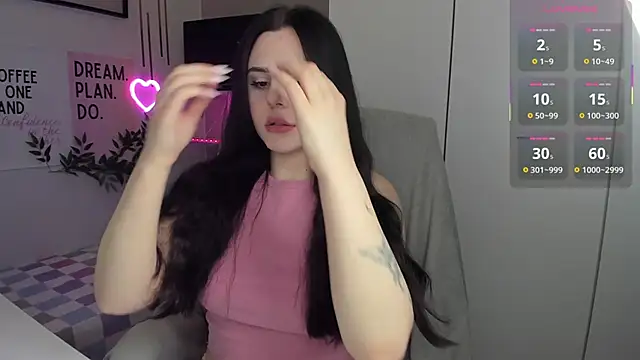 LiaWoow online show from 12/15/25, 02:45