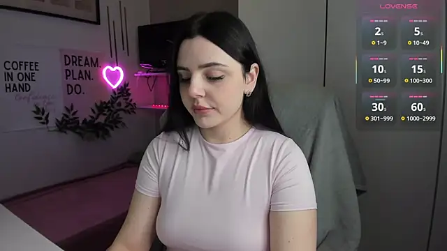 LiaWoow online show from 12/05/25, 07:29