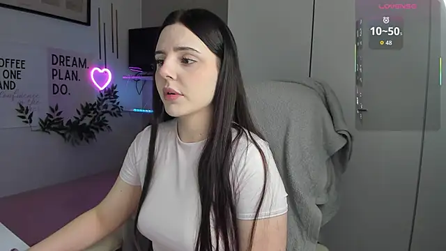 LiaWoow online show from 12/20/25, 07:44