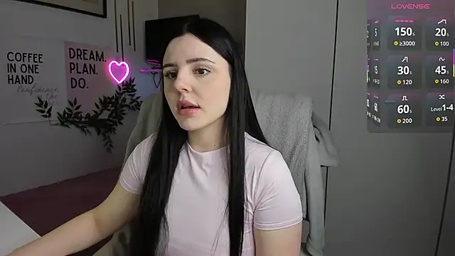 LiaWoow online show from 11/18/25, 07:44