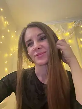 Snapshot of LucieMack chatting on 02/10/26, 03:33 LucieMack online show from 02/10/26, 03:33