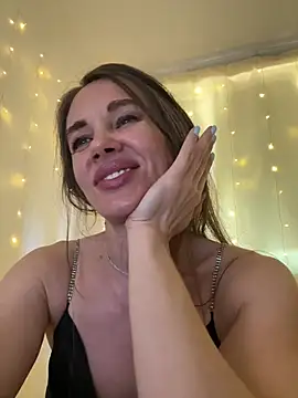 Snapshot of LucieMack chatting on 06/15/26, 12:49 LucieMack online show from 06/15/26, 12:49
