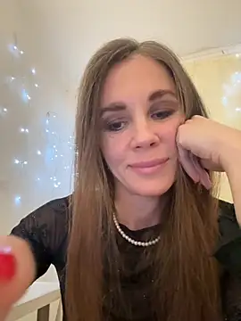 LucieMack online show from 11/21/25, 08:52