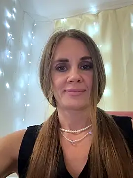 LucieMack online show from 10/01/25, 07:40