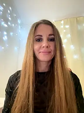 LucieMack online show from 10/17/25, 08:32