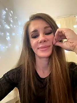 LucieMack online show from 10/29/25, 06:18