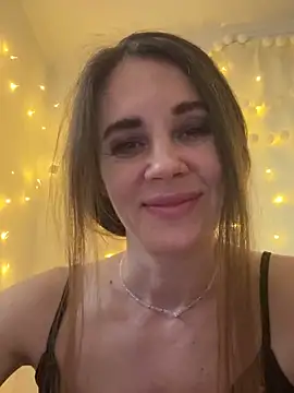 Snapshot of LucieMack chatting on 02/03/26, 02:11 LucieMack online show from 02/03/26, 02:11