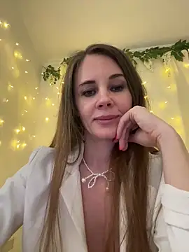 LucieMack online show from 03/10/26, 09:19