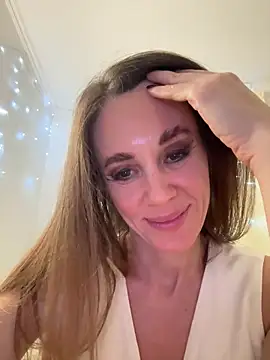 LucieMack online show from 10/30/25, 06:27