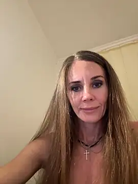 LucieMack online show from 09/13/25, 04:29