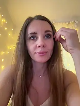 Snapshot of LucieMack chatting on 02/01/26, 01:20 LucieMack online show from 02/01/26, 01:20