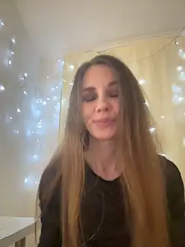 LucieMack online show from 11/12/25, 09:18