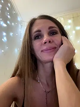 LucieMack online show from 10/21/25, 05:45