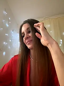 LucieMack online show from 11/30/25, 02:18