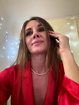 LucieMack online show from 11/17/25, 05:28