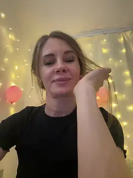 Snapshot of LucieMack chatting on 02/16/26, 04:27 LucieMack online show from 02/16/26, 04:27