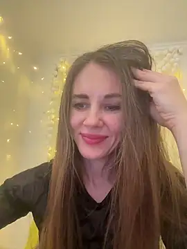 Snapshot of LucieMack chatting on 01/05/26, 05:27 LucieMack online show from 01/05/26, 05:27