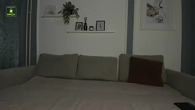Naomi Urban online show from 10/11/25, 09:27