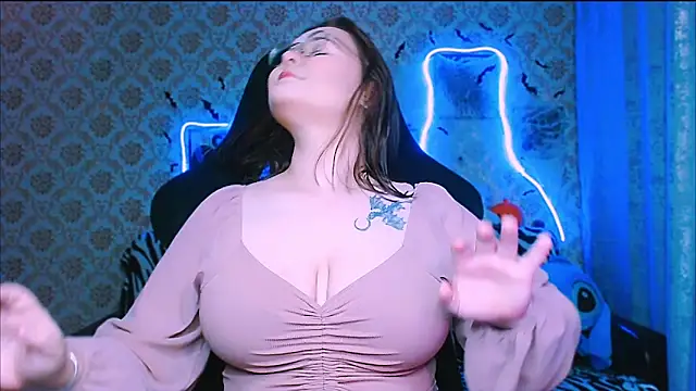 InLoveWithLife26 online show from 10/28/25, 06:40