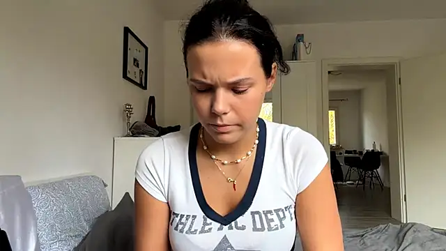 Snapshot of MaydaCornwall chatting on 11/01/25, 02:55 MaydaCornwall online show from 11/01/25, 02:55