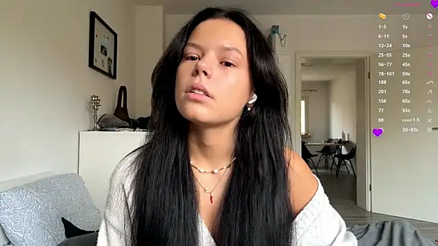 Snapshot of MaydaCornwall chatting on 11/07/25, 08:08 MaydaCornwall online show from 11/07/25, 08:08