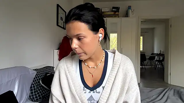 Snapshot of MaydaCornwall chatting on 10/25/25, 07:07 MaydaCornwall online show from 10/25/25, 07:07