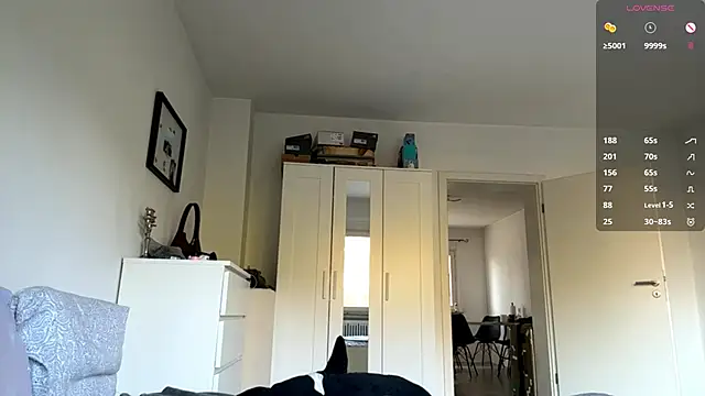 Snapshot of MaydaCornwall chatting on 09/28/25, 07:04 MaydaCornwall online show from 09/28/25, 07:04