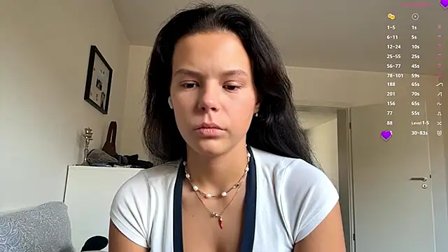 Snapshot of MaydaCornwall chatting on 11/08/25, 09:02 MaydaCornwall online show from 11/08/25, 09:02