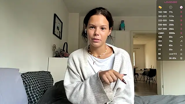 Snapshot of MaydaCornwall chatting on 10/10/25, 07:09 MaydaCornwall online show from 10/10/25, 07:09