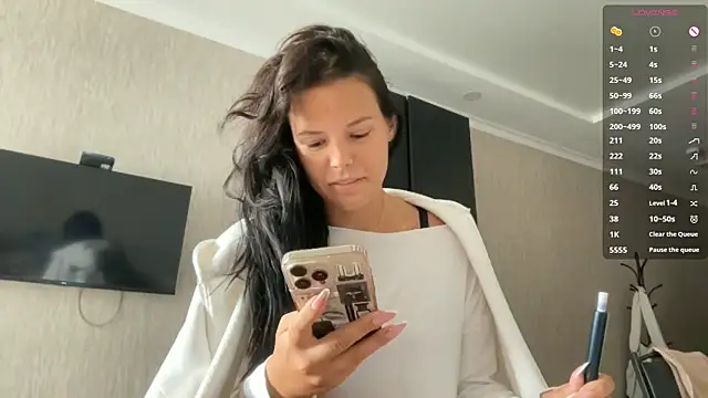 Snapshot of MaydaCornwall chatting on 09/17/25, 06:04 MaydaCornwall online show from 09/17/25, 06:04