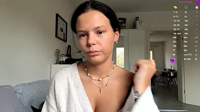 Snapshot of MaydaCornwall chatting on 11/14/25, 08:07 MaydaCornwall online show from 11/14/25, 08:07