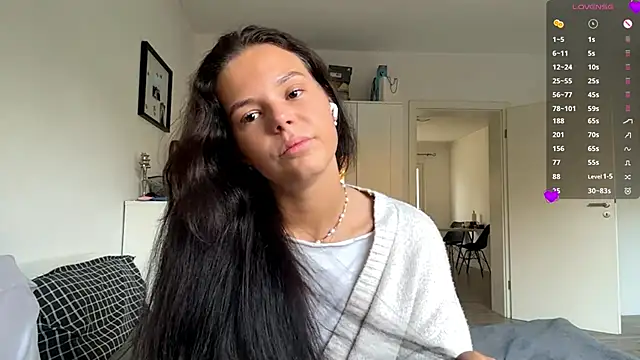 Snapshot of MaydaCornwall chatting on 10/17/25, 07:11 MaydaCornwall online show from 10/17/25, 07:11