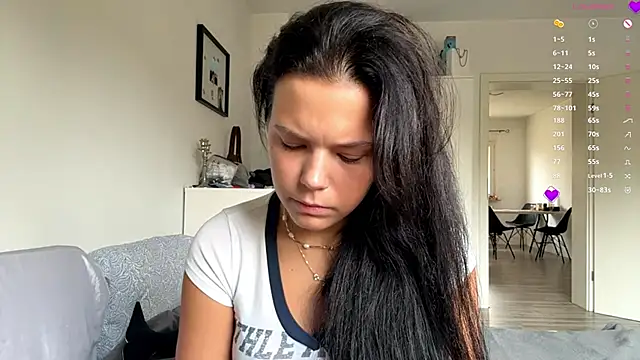 Snapshot of MaydaCornwall chatting on 11/13/25, 08:07 MaydaCornwall online show from 11/13/25, 08:07