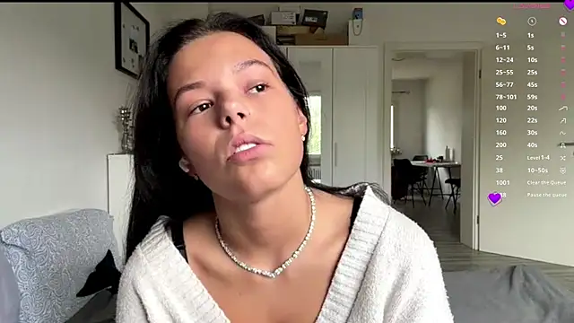 Snapshot of MaydaCornwall chatting on 11/30/25, 08:04 MaydaCornwall online show from 11/30/25, 08:04