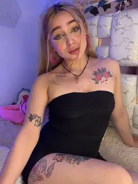 Snapshot of Sara_Sophia420 chatting on 10/19/25, 10:45 Sara Sophia420 online show from 10/19/25, 10:45