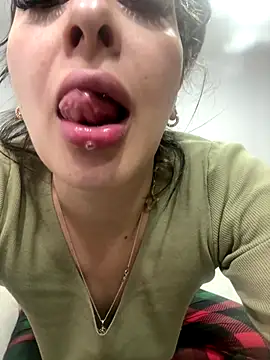 Savannah Monroe online show from 12/20/25, 05:43