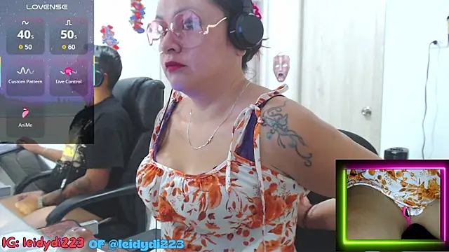 leidydi223 online show from 09/09/25, 01:42