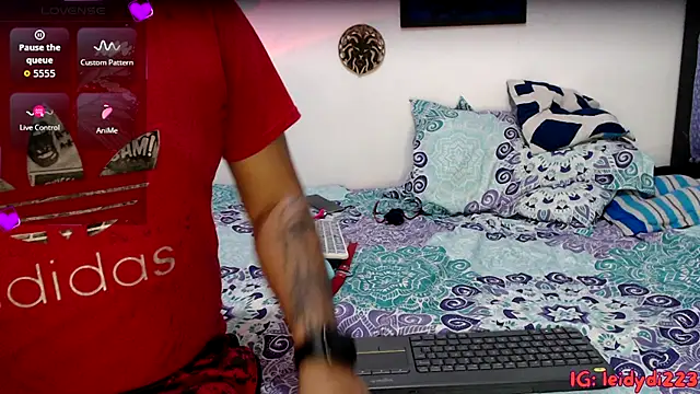 leidydi223 online show from 10/08/25, 01:51