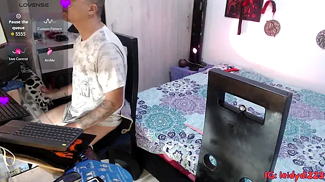 leidydi223 online show from 10/03/25, 01:20