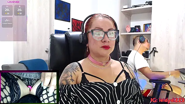 leidydi223 online show from 10/19/25, 01:47