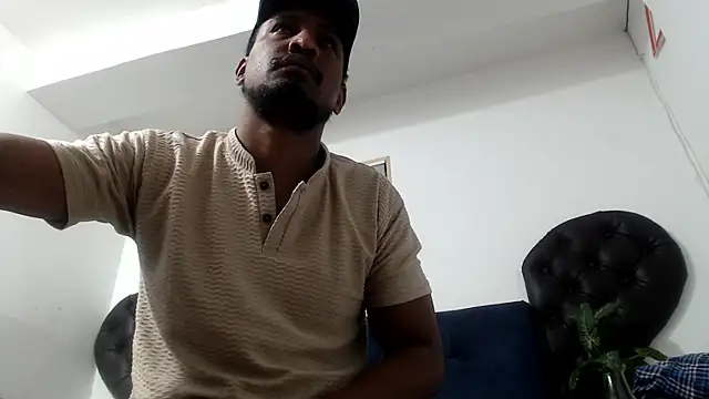 Snapshot of ElCaballeroNegro24 chatting on 06/17/26, 02:44 ElCaballeroNegro24 online show from 06/17/26, 02:44