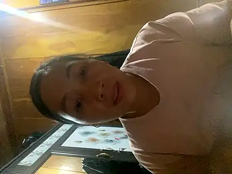 Snapshot of Lai005 chatting on 09/20/25, 02:33 Lai005 online show from 09/20/25, 02:33