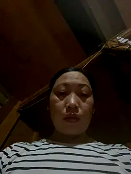 Snapshot of Lai005 chatting on 10/02/25, 10:35 Lai005 online show from 10/02/25, 10:35